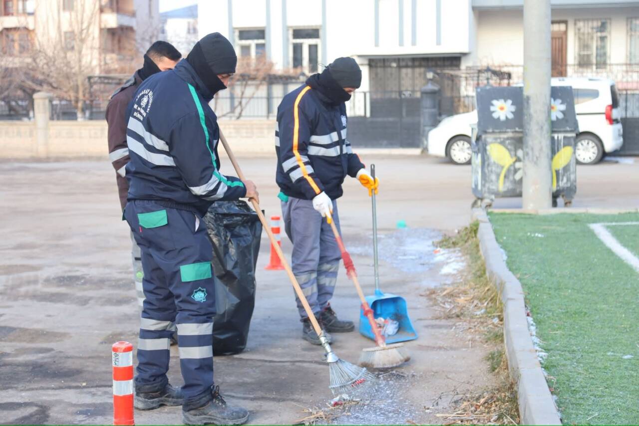 Aksaray Belediyesi ekipleri, daha temiz bir kent ve sağlıklı bir