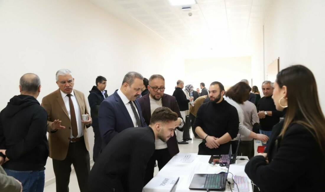 Aksaray Üniversitesi Mühendislik Fakültesi, teknoloji meraklılarını bir araya getirdi.  Yazılım