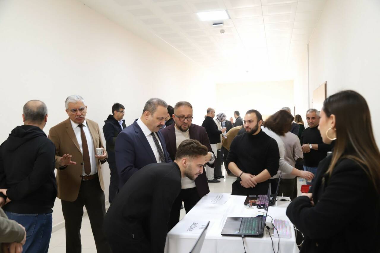 Aksaray Üniversitesi Mühendislik Fakültesi, teknoloji meraklılarını bir araya getirdi.  Yazılım