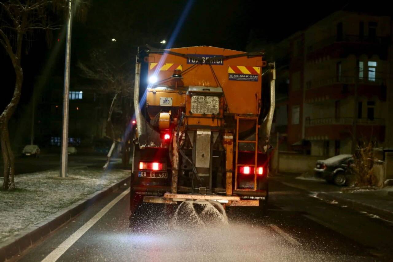 Aksaray genelinde etkisini artıran soğuk hava ve buzlanma riski nedeniyle