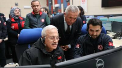 Aksaray Valisi Mehmet Ali Kumbuzoğlu, yılbaşı gecesi görev başındaki kurumları