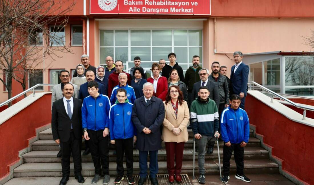 Aksaray Valisi Murat Duru, eşi Elif Duru ile birlikte Aile