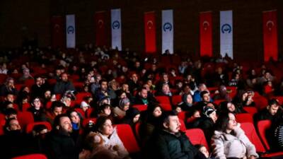 Aksaray Belediyesi yarıyıl tatiline giren öğrenciler için Aksaray’da karne sevinci