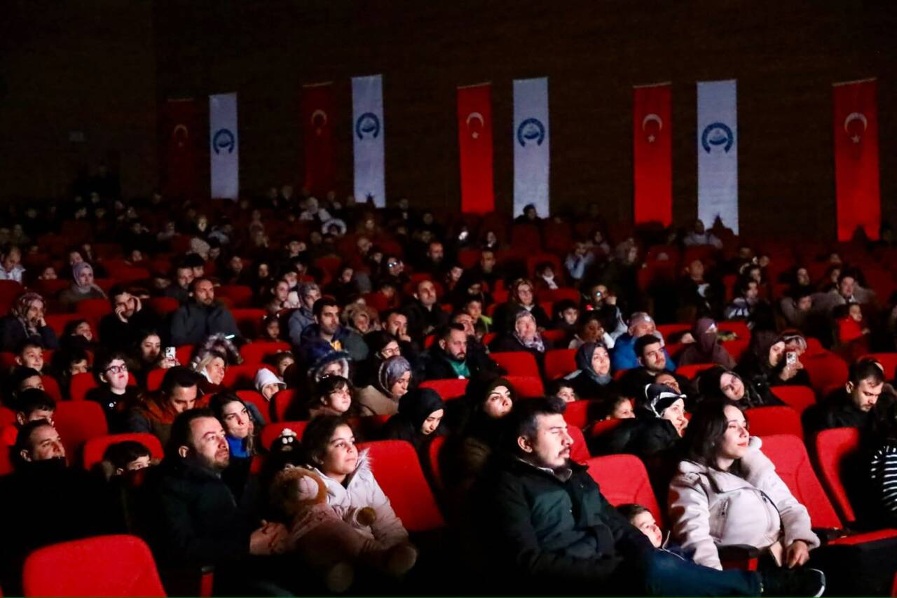 Aksaray Belediyesi yarıyıl tatiline giren öğrenciler için Aksaray’da karne sevinci