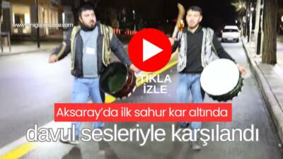 Ramazan ayının ilk sahurunda Aksaray’da davulcular, kar yağışına rağmen mahalle