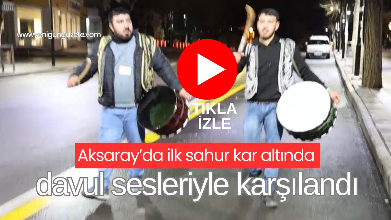 Ramazan ayının ilk sahurunda Aksaray’da davulcular, kar yağışına rağmen mahalle