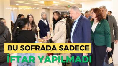 Aksaray’da düzenlenen iftar programında Vali Murat Duru ve il protokolü,