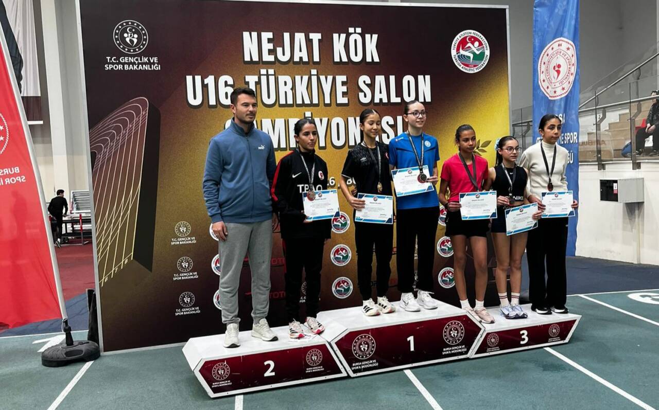 Bursa’da düzenlenen U16 Türkiye Salon Atletizm Şampiyonası’nda Gazipaşa Ortaokulu öğrencisi