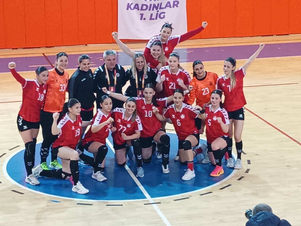 Kadınlar 1. Ligi’nde şampiyonluk hedefiyle ilerleyen Aksaray Belediyespor, Polatlı Belediyespor’u