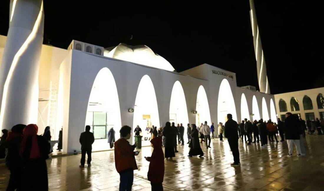 Başkan Dinçer ilk teravihi Selçuklu Camii’nde kıldı!