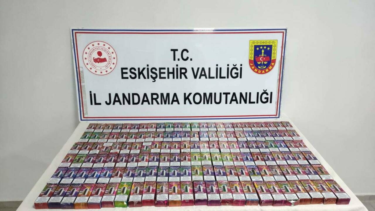 Eskişehir'in Odunpazarı ilçesinde düzenlenen kaçakçılık operasyonunda bir şüpheli gözaltına alındı.