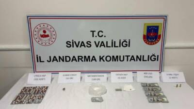 Sivas'ta düzenlenen uyuşturucu operasyonunda gözaltına alınan 3 şüpheli tutuklandı.