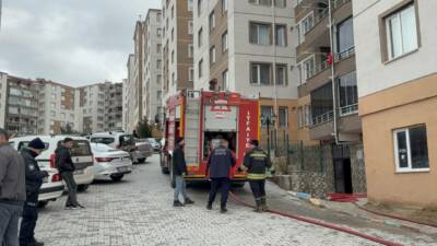 Yozgat'ta 8 katlı apartmanın 7'nci katında çıkan yangın, itfaiye ekiplerince