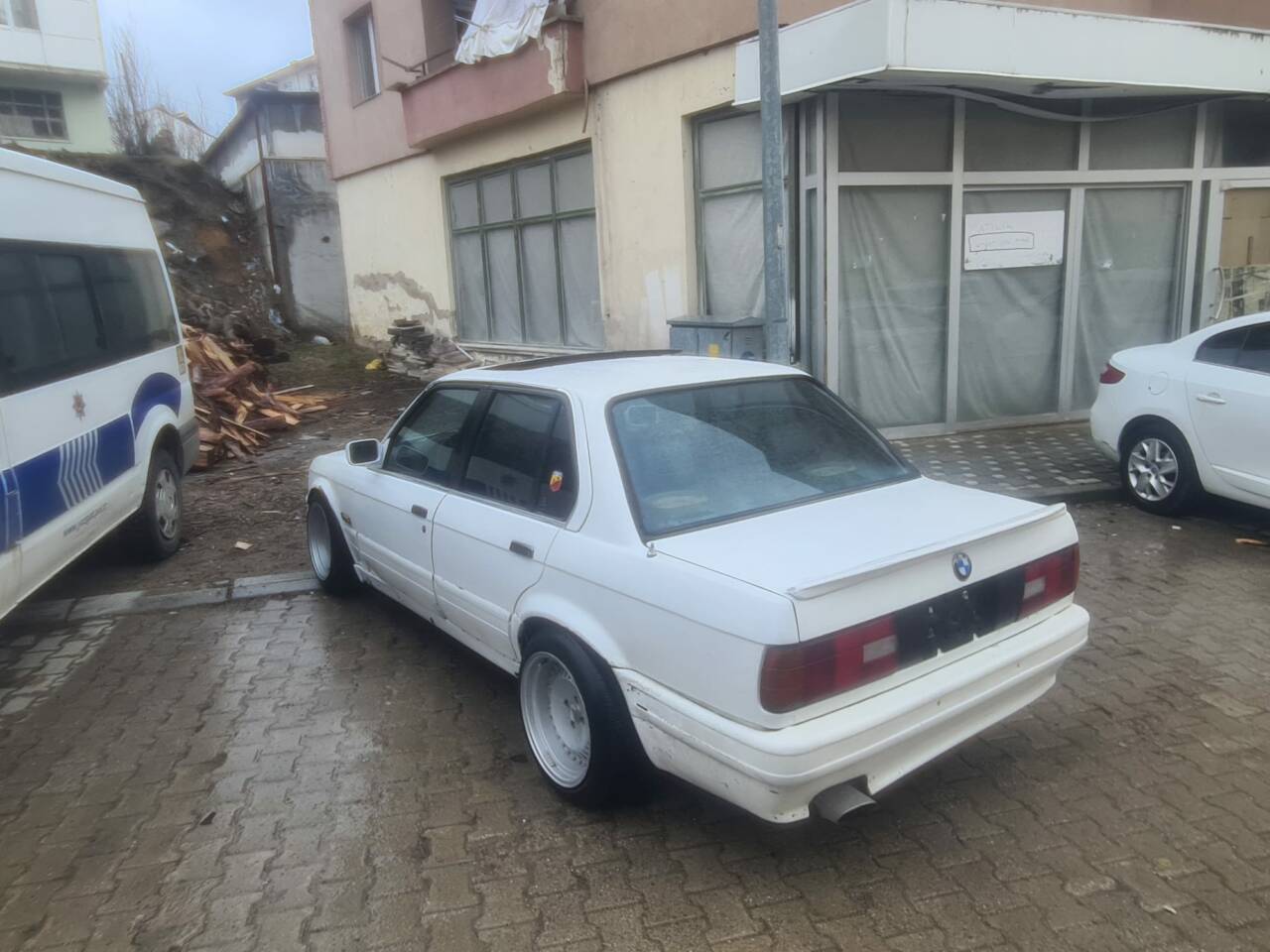 Yozgat'ın Akdağmadeni ilçesinde drift atarak çevreyi rahatsız eden sürücüye 69