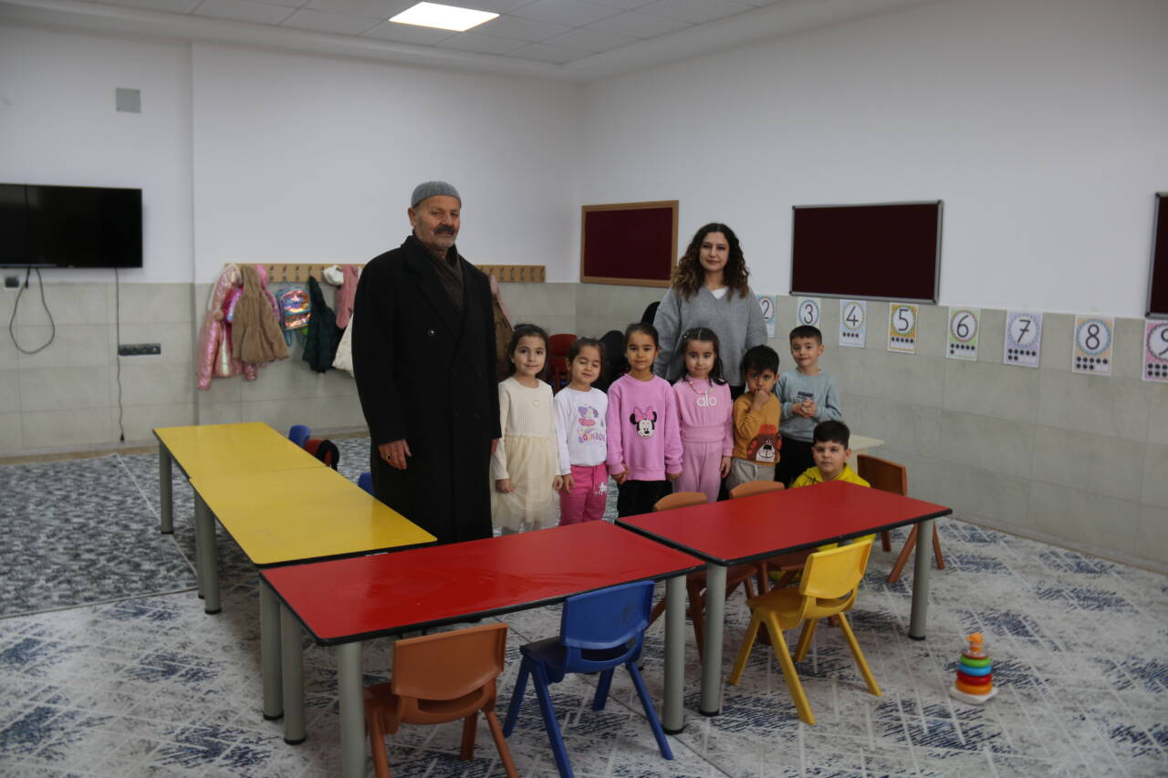 Aksaray'ın Eskil ilçesinde yaşayan 74 yaşındaki Ali Ermiş'in okula gidememenin