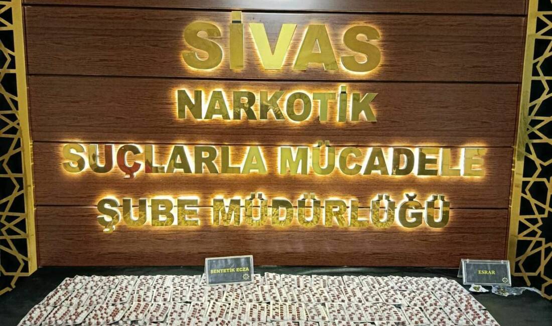 Sivas'ta polis ekiplerince düzenlenen uyuşturucu operasyonunda gözaltına alınan 4 zanlıdan