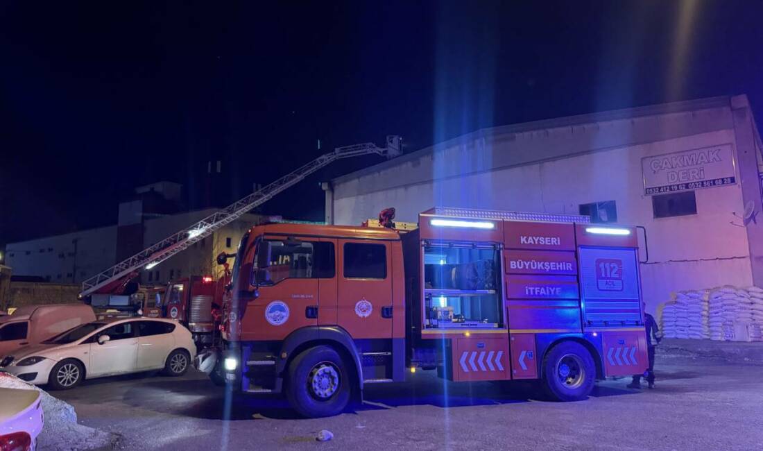 Kayseri'nin Kocasinan ilçesinde et işleme tesisinde çıkan yangın, itfaiye ekiplerince