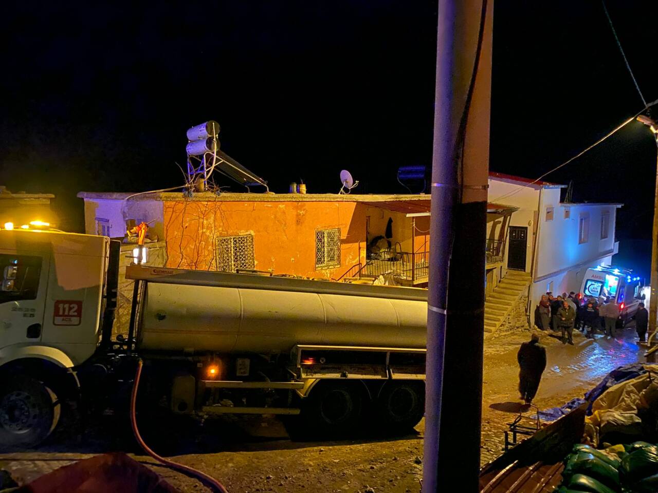 Niğde'nin Çamardı ilçesinde sobanın devrilmesi sonucu çıkan yangında 1 kişi