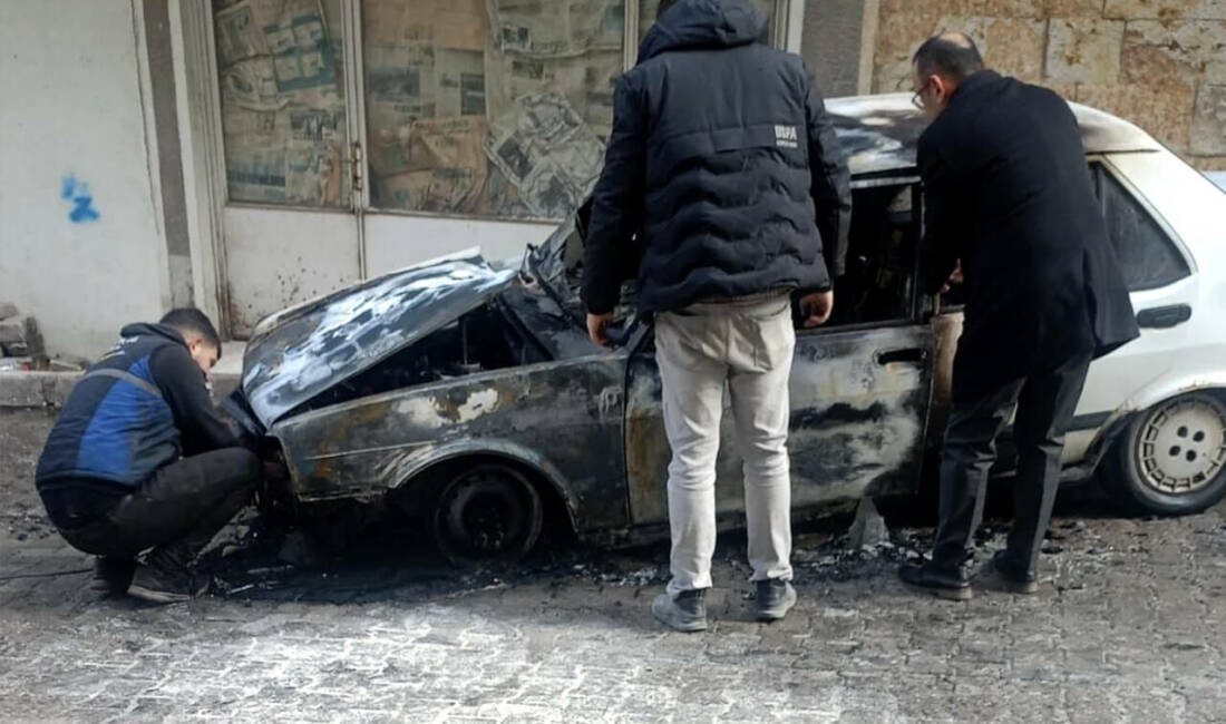 Nevşehir'de park halindeki otomobil yandı.
