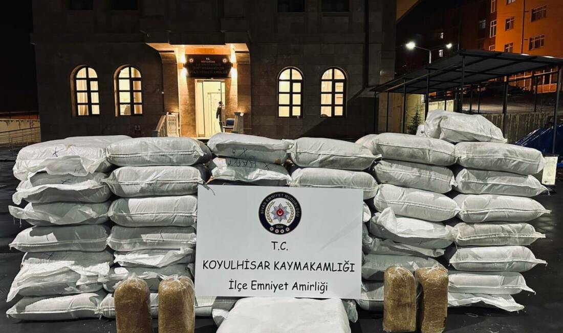 Sivas'ın Koyulhisar ilçesinde 1 ton 337 kilogram gümrük kaçağı kıyılmış