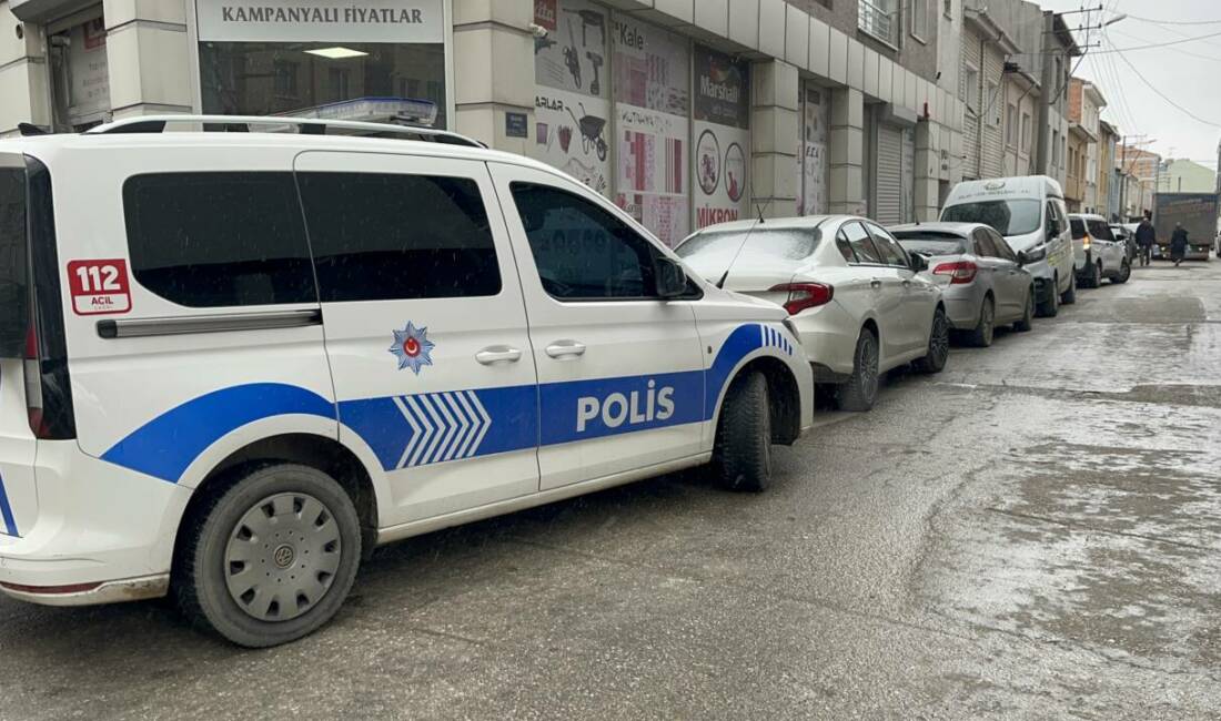 Eskişehir'in Tepebaşı ilçesinde evinin balkonundan düşerek yaralanan kişinin evinde, eşinin