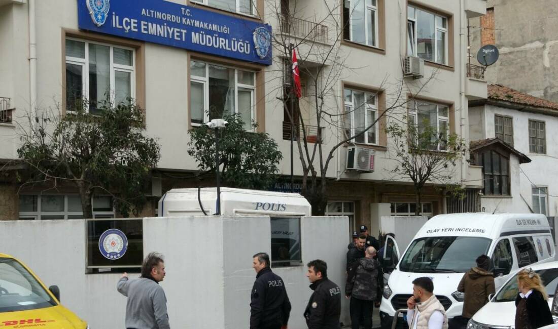 Ordu'da ifade vermek için gittiği karakolda zorla polisin belindeki silahı