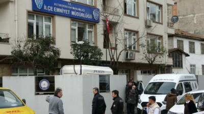 Ordu'da ifade vermek için gittiği karakolda zorla polisin belindeki silahı