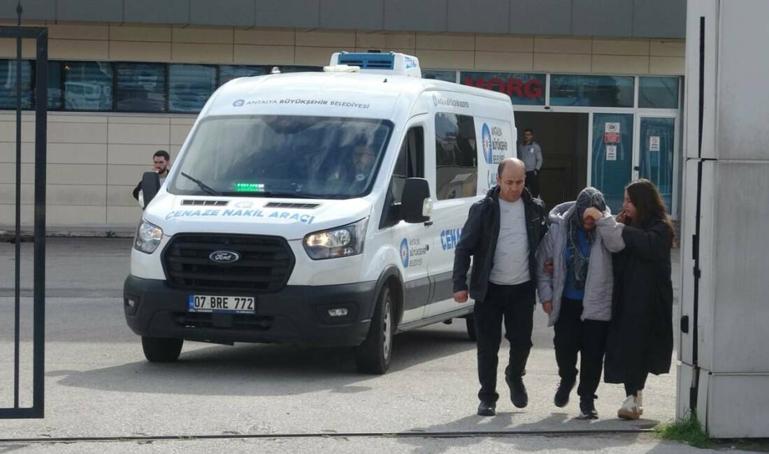 Antalya’da internette tanışarak evine çağırdığı kişi tarafından 20 yerinden bıçaklanarak