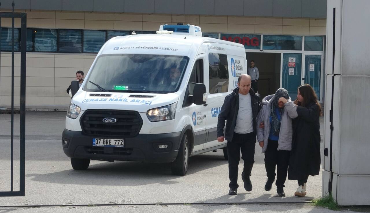 Antalya’da internette tanışarak evine çağırdığı kişi tarafından 20 yerinden bıçaklanarak