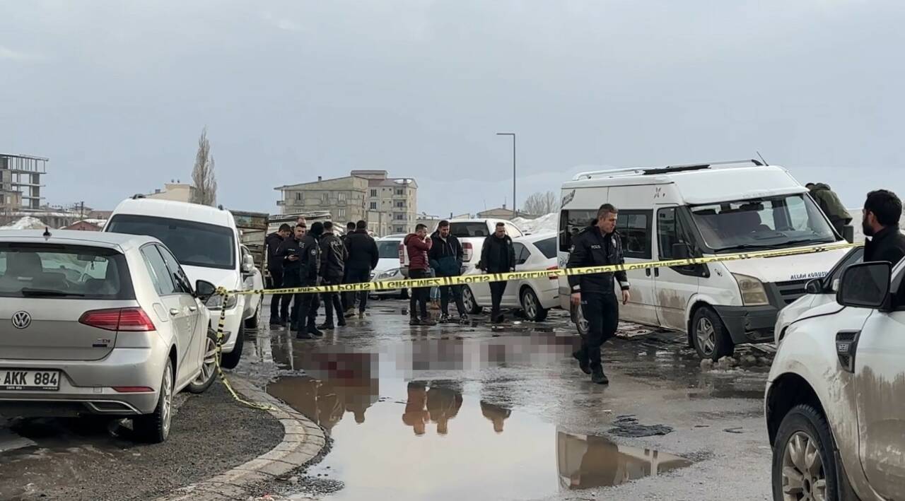 Hakkari'nin Yüksekova ilçesinde silahla başından vurulmuş halde bulunan 23 yaşındaki