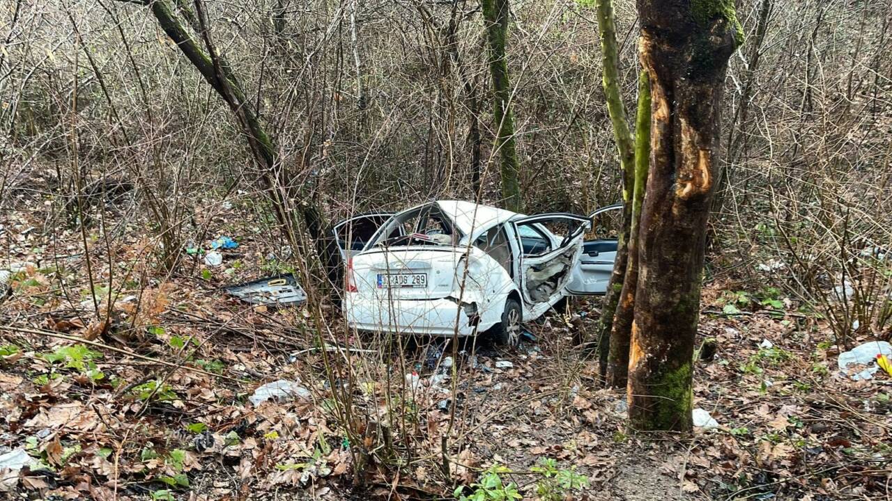 Kastamonu’nun Cide ilçesinde otomobilin şarampole yuvarlanması neticesinde meydana gelen kazada