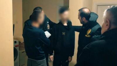 Afyonkarahisar'da telefonda aradıkları 4 vatandaşı terör örgütü yalanıyla yaklaşık 5