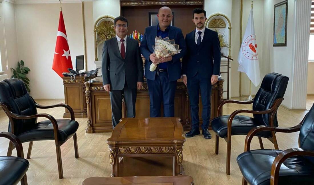 Kaymakam Metin Korkmaz, Vergi Dairesi personelini makamında kabul etti.Kaymakam Metin