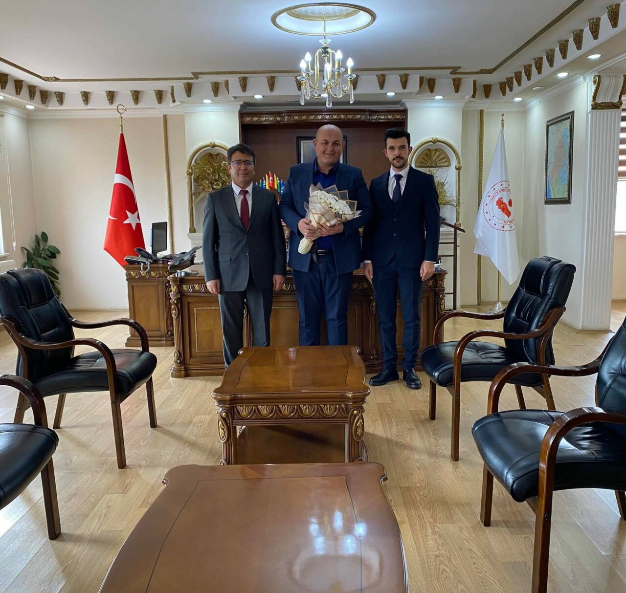 Kaymakam Metin Korkmaz, Vergi Dairesi personelini makamında kabul etti.Kaymakam Metin