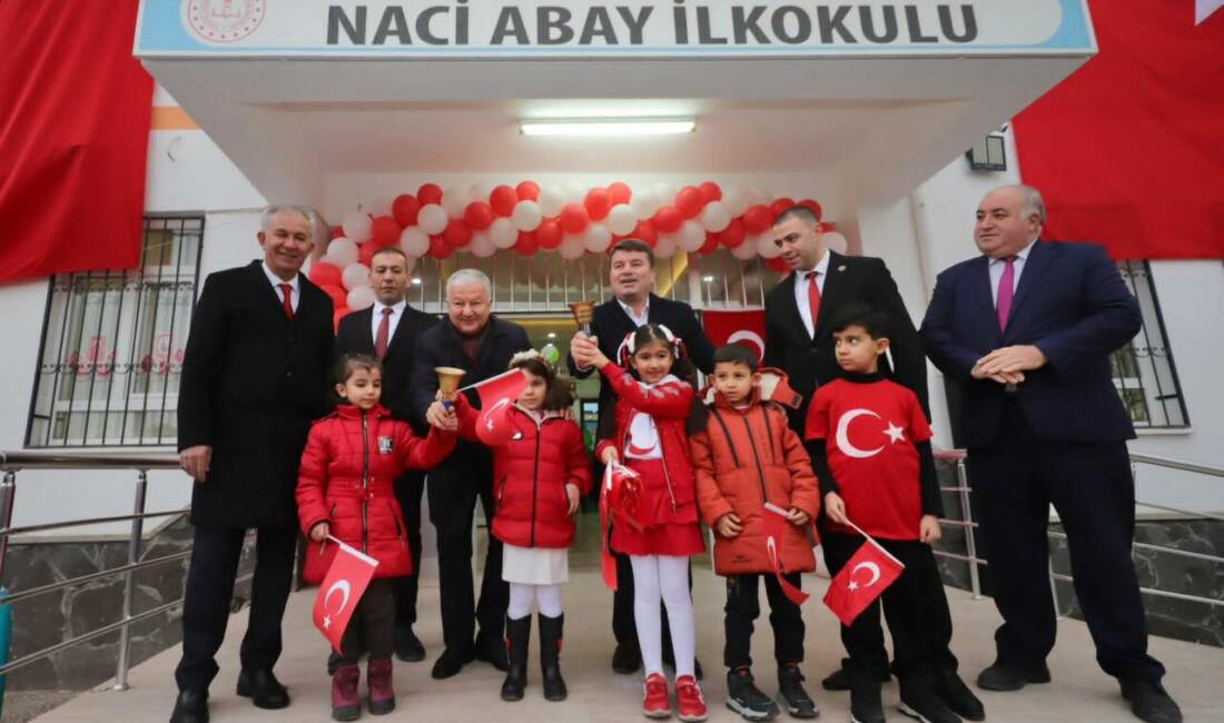 Aksaray’da “İlk Dersimiz Bayrak Sevgisi” etkinliği kapsamında Naci Abay İlkokulu