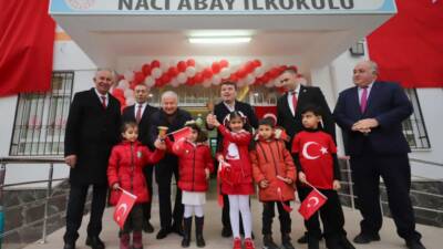 Aksaray’da “İlk Dersimiz Bayrak Sevgisi” etkinliği kapsamında Naci Abay İlkokulu