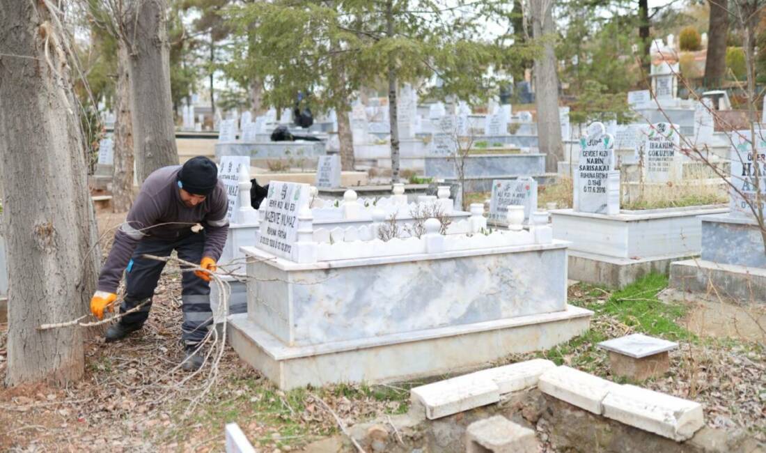 Aksaray Belediyesi, Ervah Kabristanlığı’nda peyzaj düzenlemesi ve genel temizlik çalışması