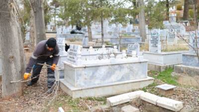 Aksaray Belediyesi, Ervah Kabristanlığı’nda peyzaj düzenlemesi ve genel temizlik çalışması