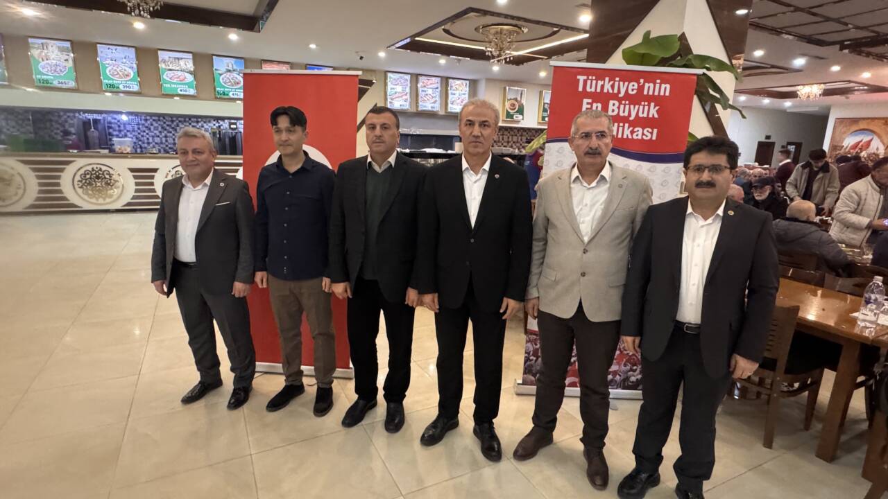 Memur-Sen ve Eğitim-Bir-Sen Şube Başkanı Murat Görmez, basınla iftar sofrasında