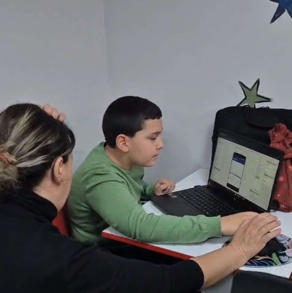 Altınok Bilişim Sanat Akademisi’nde eğitim alan çocuklar, 3D tasarım ve