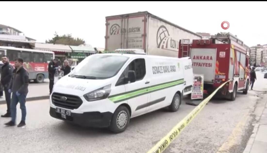 Ankara'da Cebeci Tren İstasyonu'nun önünde tırın altında kalan yaşlı kadın