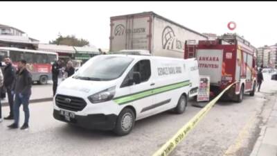 Ankara'da Cebeci Tren İstasyonu'nun önünde tırın altında kalan yaşlı kadın