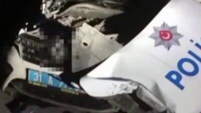 Hatay'da alkollü sürücünün kullandığı otomobil kontrolden çıkarak polis aracına çarptı
