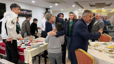 Aksaray’da yetim ve öksüz çocuklar için düzenlenen iftar programında protokol