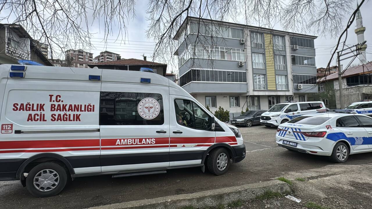 Karabük’te 82 yaşındaki kadın, yalnız yaşadığı evinde ölü bulundu.