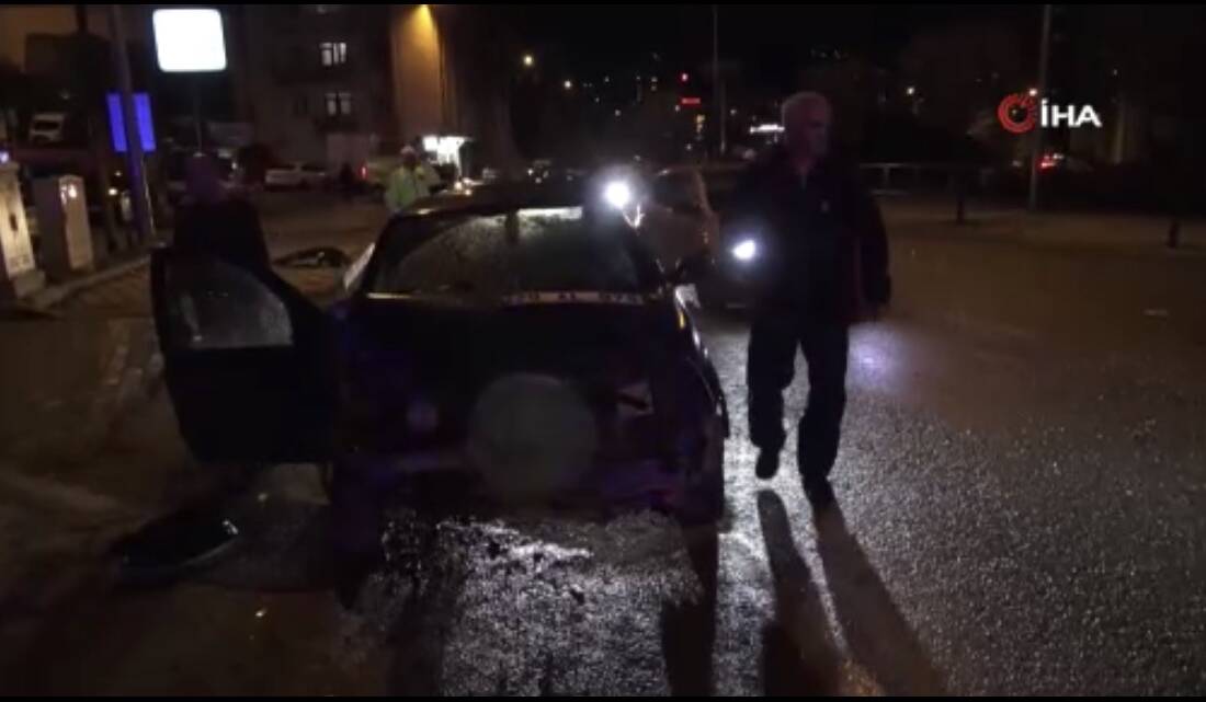 Gümüşhane’de iftara dakikalar kala iki otomobilin kafa kafaya çarpıştığı kazada