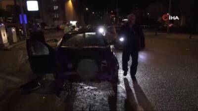 Gümüşhane’de iftara dakikalar kala iki otomobilin kafa kafaya çarpıştığı kazada