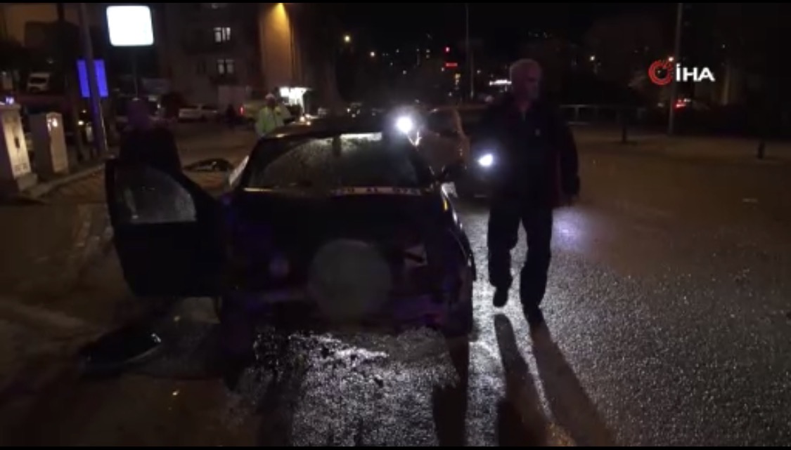 Gümüşhane’de iftara dakikalar kala iki otomobilin kafa kafaya çarpıştığı kazada