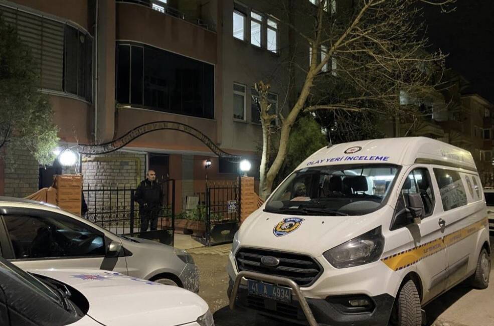 Kocaeli'nin Körfez ilçesinde yatalak annesine yemek hazırladığı sırada mutfakta yere