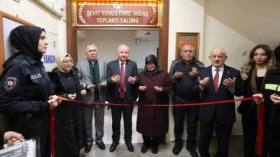 Vali Murat Duru ve protokol üyelerinin katılımıyla açılan toplantı salonu,